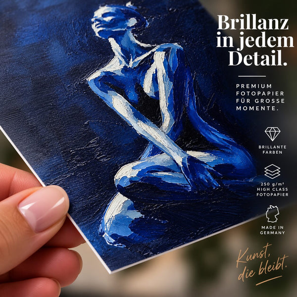 Blauer Akt Poster – moderne Malerei als Kunstdruck in Indigo