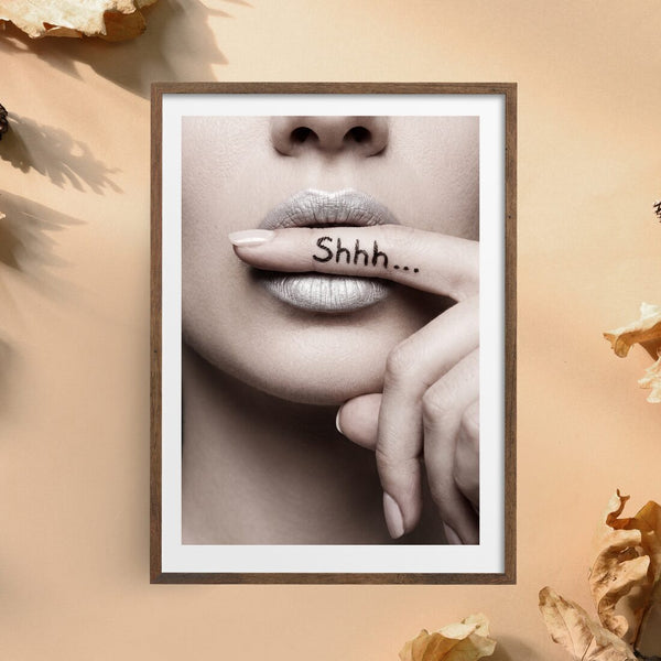 Shhh Poster – minimalistischer Lippen Kunstdruck in Schwarz Weiß