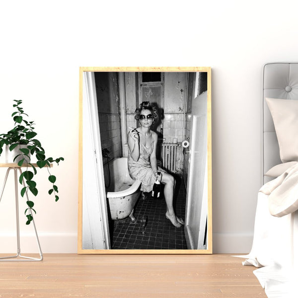 Vintage Badezimmer Poster – Schwarz Weiß Fotokunst mit Champagner