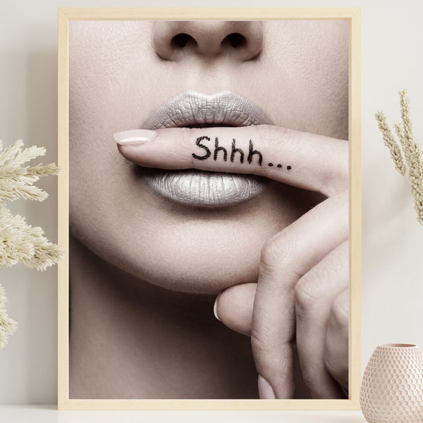 Shhh Poster – minimalistischer Lippen Kunstdruck in Schwarz Weiß