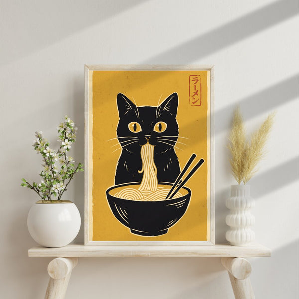 Katze Ramen Poster – Japandi Kunstdruck in Senfgelb