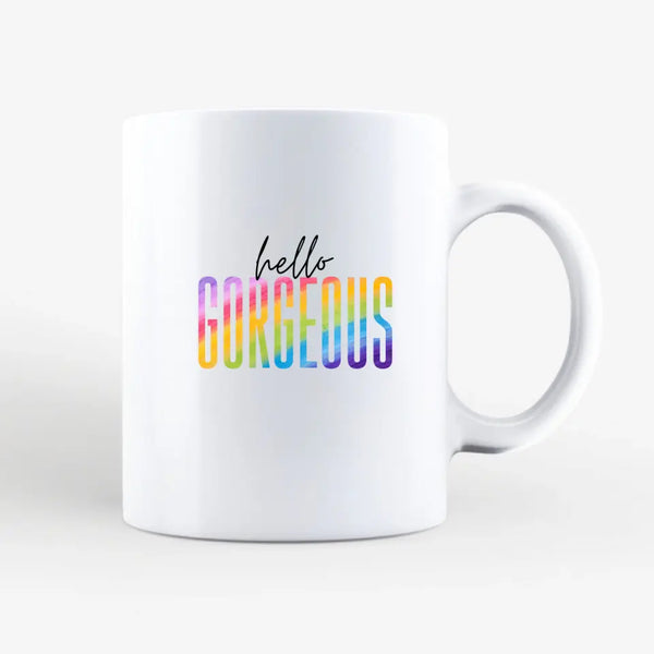 Freundinnen mit LGBTQ+ Flagge - personalisierte Tasse