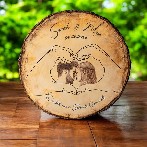 Love Herz Baumscheibe aus Holz, Personalisierbar mit Bild Gravur, Name, Datum, Pärchen, Hochzeit Hand in Hand in Hand