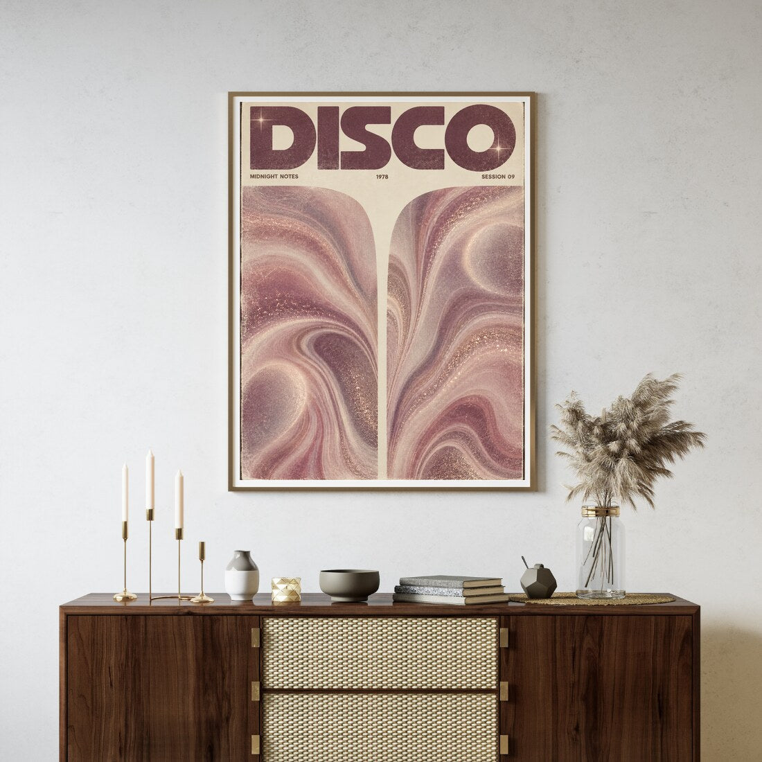 Disco Midnight – Retro Poster in Rosé & Beige an der Wand